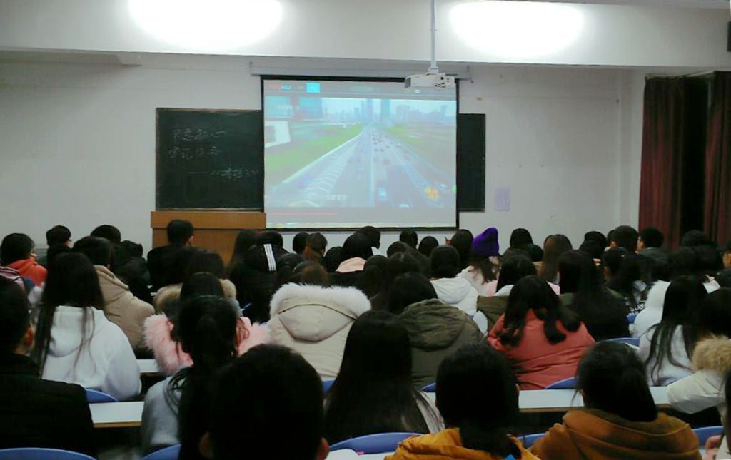 1542702665.jpg 黄播平台收看专题节目《榜样3》.jpg